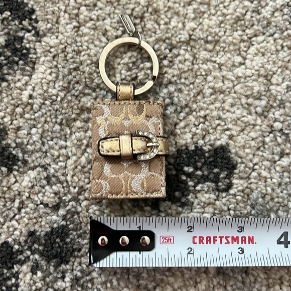 Coach - Picture 4 of 5